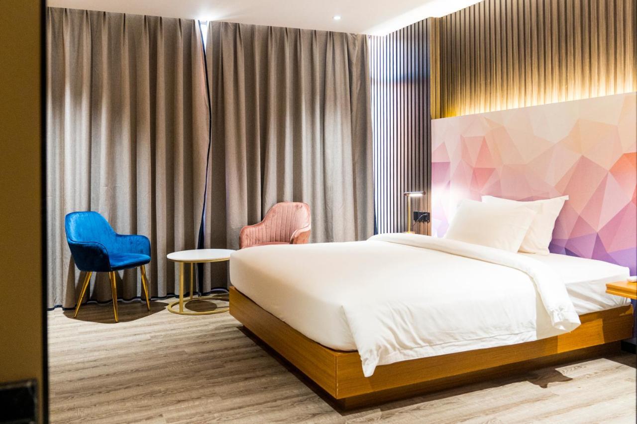 Joy Hotel Phnom Pen Exterior foto