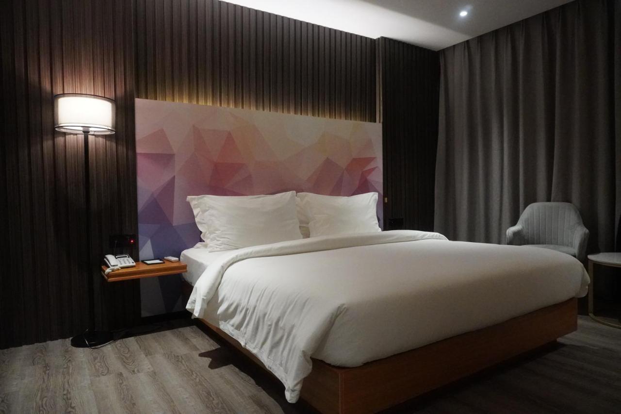 Joy Hotel Phnom Pen Exterior foto